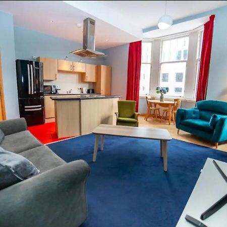 Renfield Apartment, Bright And Spacious Home グラスゴー エクステリア 写真