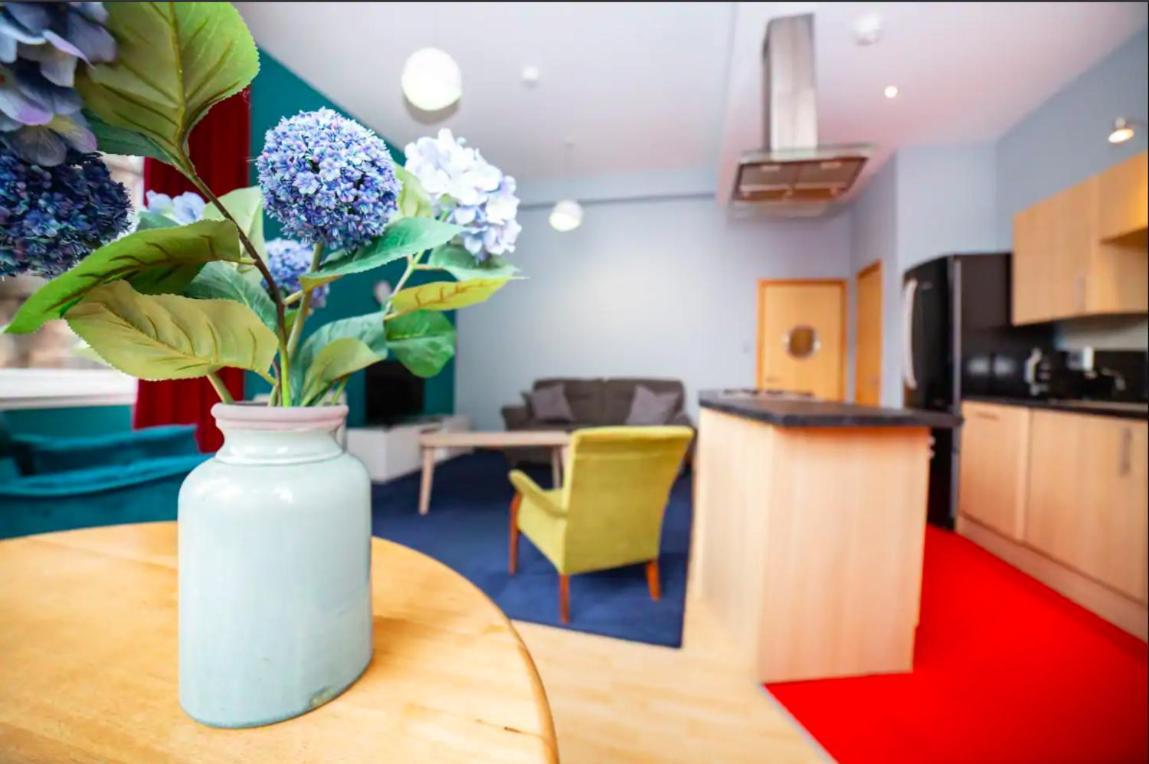 Renfield Apartment, Bright And Spacious Home グラスゴー エクステリア 写真